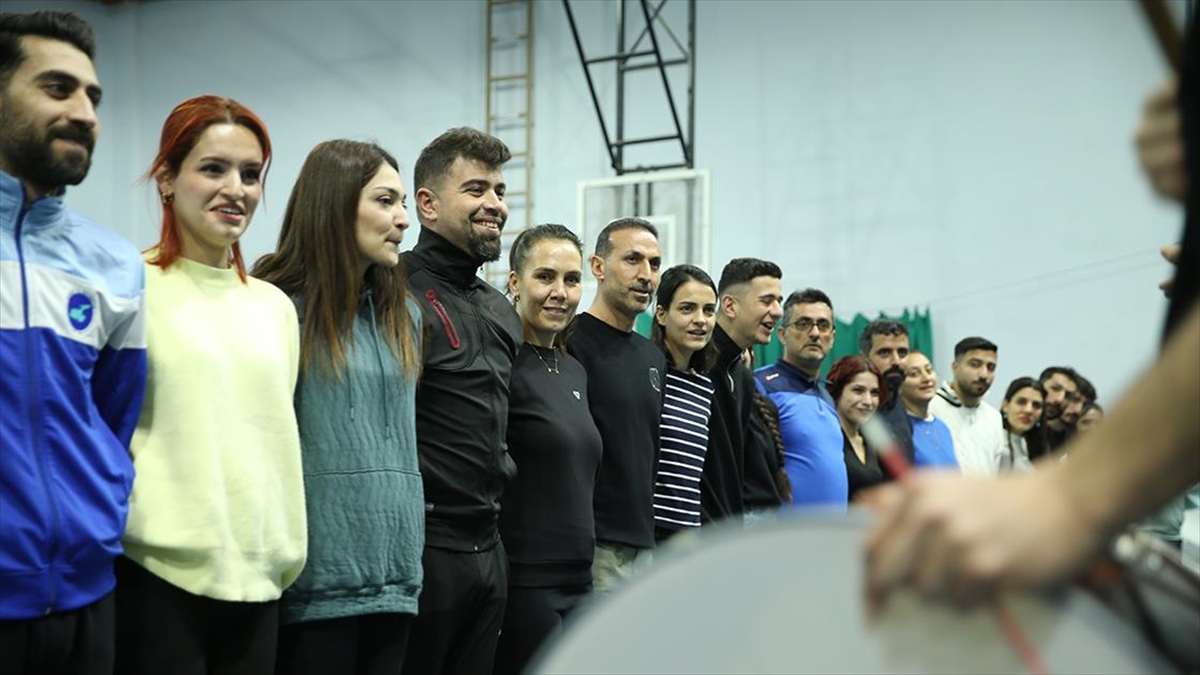 Siirt’te eğitimcilerden oluşan topluluk, kültürel değerleri halk oyunlarıyla sahneleyecek