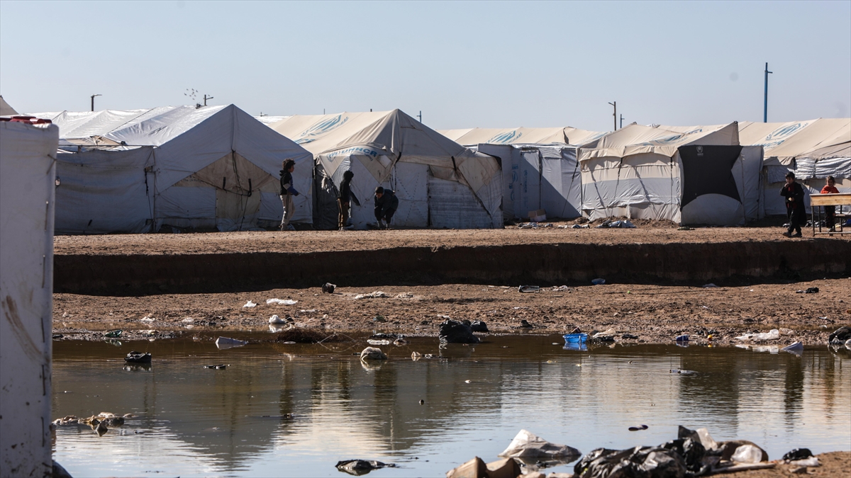Suriye’deki Hol Kampı’nda, DEAŞ’lıların yakınları dışındaki aileler güvenli çıkış için hükümetin incelemelerini bekliyor