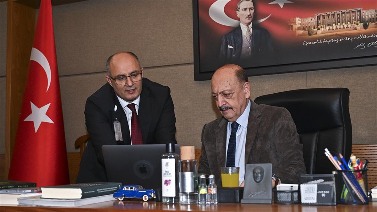 TBMM Sağlık, Aile, Çalışma ve Sosyal İşler Komisyonu Başkanı Bilgin, AA’nın “Yılın Kareleri” oylamasına katıldı TBMM Sağlık, Aile, Çalışma ve Sosyal İşler Komisyonu Başkanı Bilgin, AA’nın “Yılın Kareleri” oylamasına katıldı