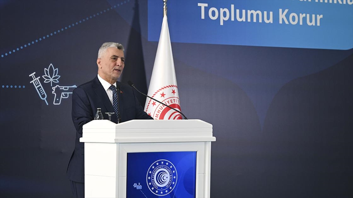 Ticaret Bakanı Ömer Bolat: 2025’te 8 milyon 400 bin ihracat ve ithalat konteyneri gümrüklerimizden geçiyor