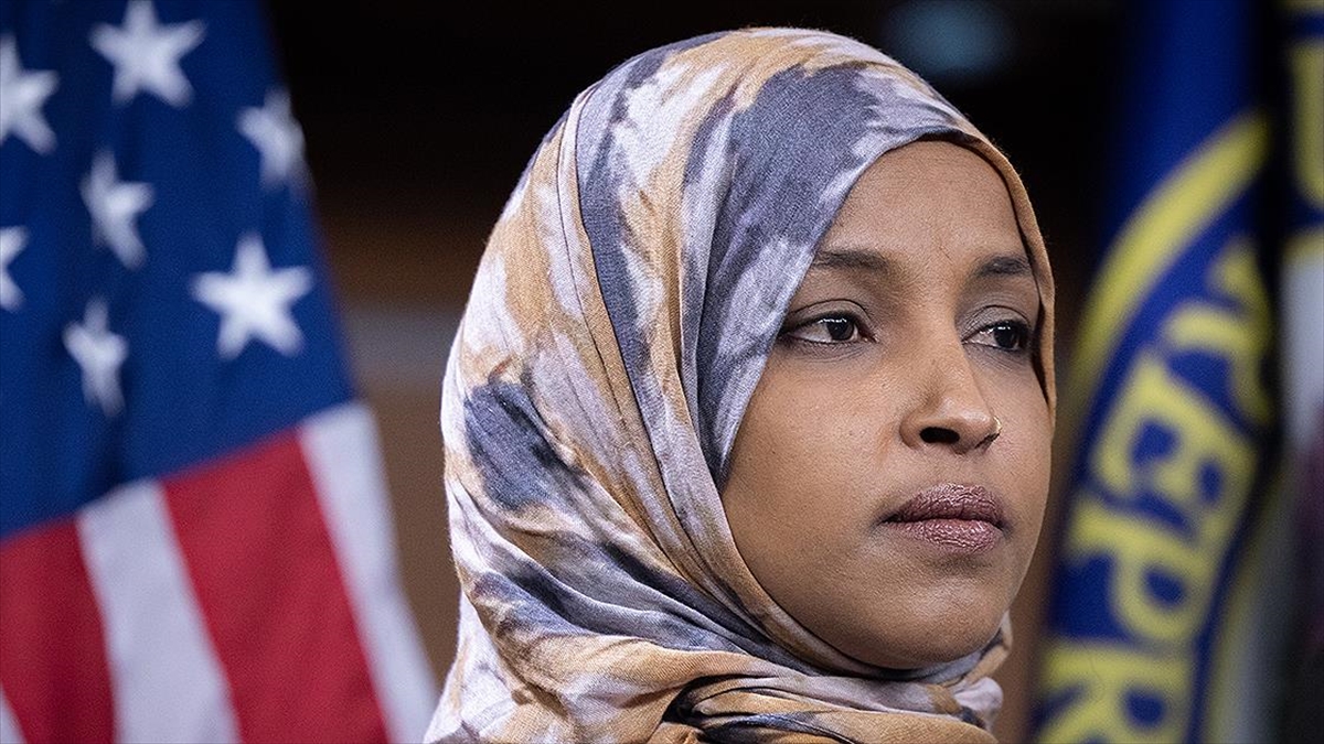 Trump, Somali asıllı Temsilciler Meclisi üyesi Omar’ın ülkesine gönderilmesi gerektiğini belirtti