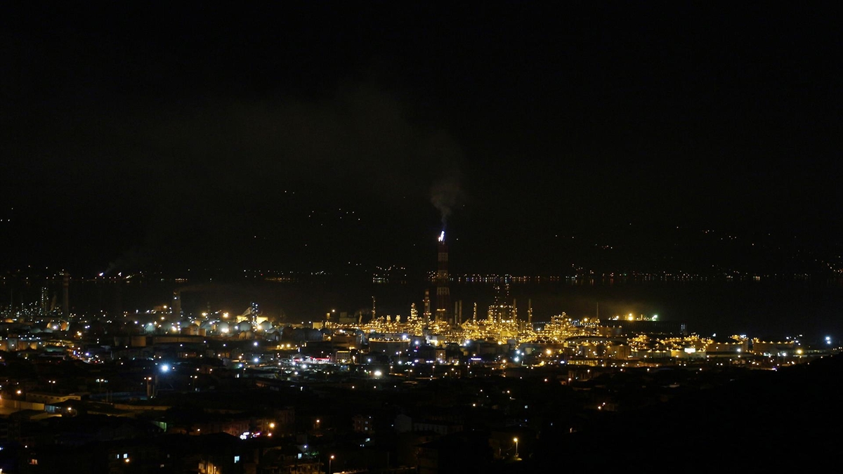 TÜPRAŞ İzmit Rafinerisi’ndeki yangının kontrol altına alındığını bildirdi