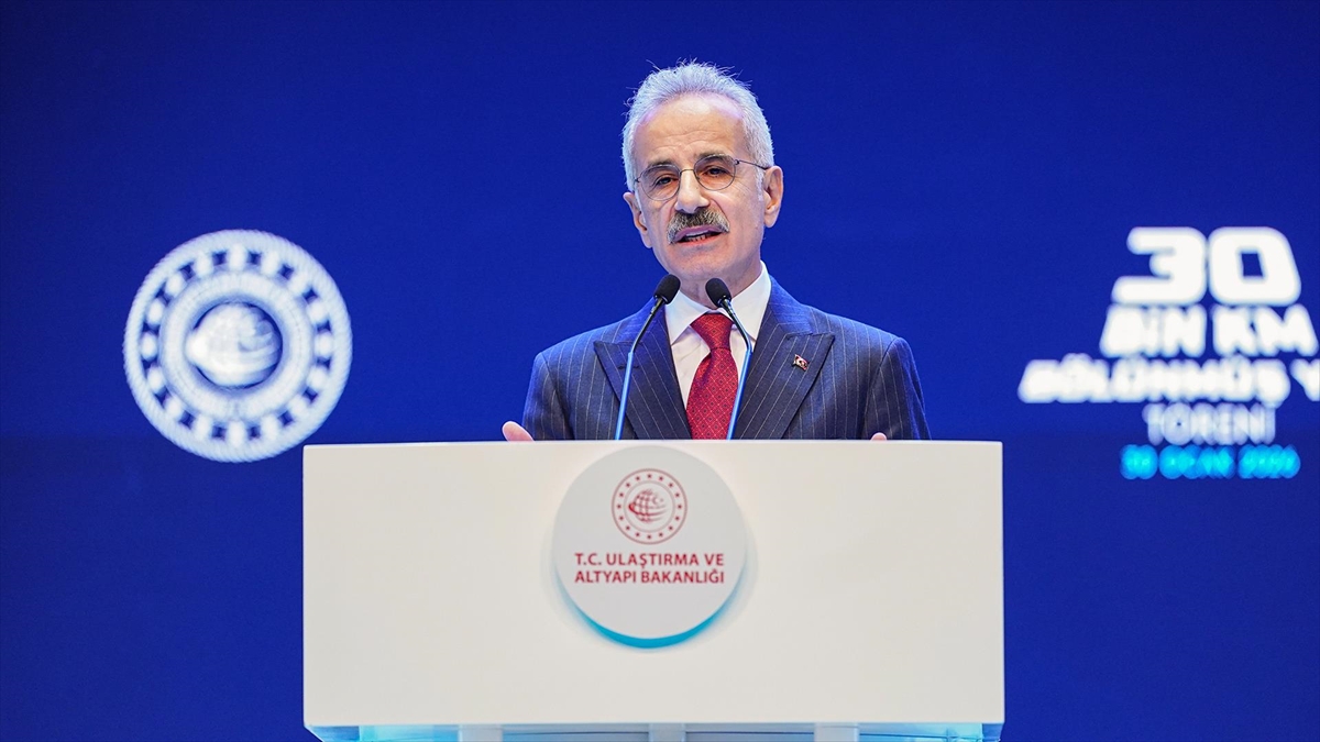 Ulaştırma ve Altyapı Bakanı Uraloğlu: Bölünmüş yol ağımızı 30 bin kilometreye çıkardık.