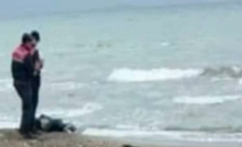 İzmir’de sahile vurmuş çocuk cesedi bulundu… İzmir’de sahile vurmuş çocuk cesedi bulundu…