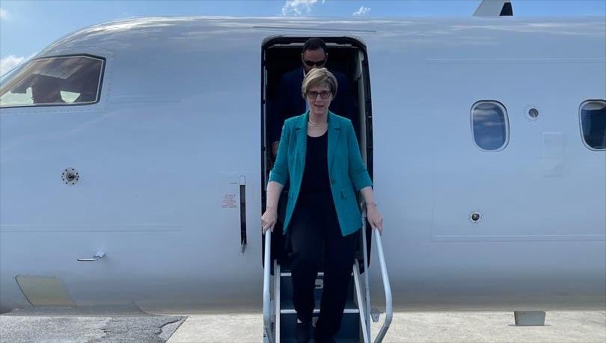 ABD’nin yeni Karakas Büyükelçisi yaklaşık 7 yıl aranın ardından Venezuela’ya ulaştı ABD’nin yeni Karakas Büyükelçisi yaklaşık 7 yıl aranın ardından Venezuela’ya ulaştı