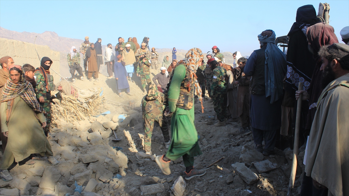 Afganistan yönetimi: Pakistan ile karşılıklı saldırılarda 13 Afganistan askeri hayatını kaybetti Afganistan yönetimi: Pakistan ile karşılıklı saldırılarda 13 Afganistan askeri hayatını kaybetti