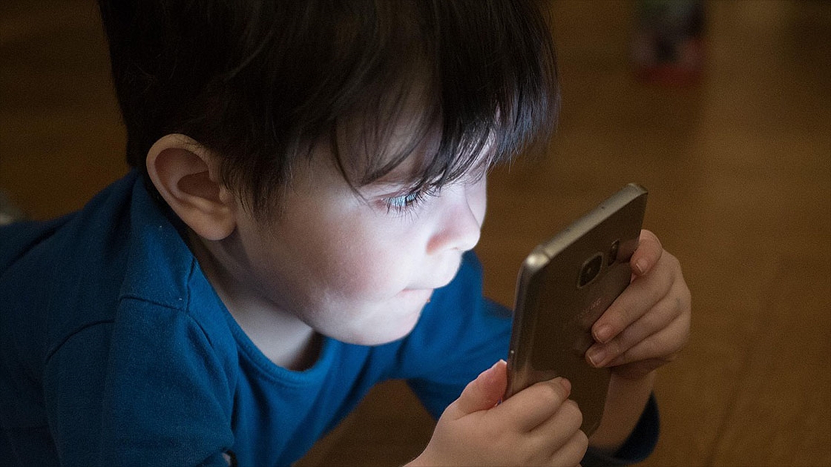 Aile ve Sosyal Hizmetler Bakanlığından ebeveynlere dijital uygulamalar için “ekran süresi” uyarısı Aile ve Sosyal Hizmetler Bakanlığından ebeveynlere dijital uygulamalar için “ekran süresi” uyarısı