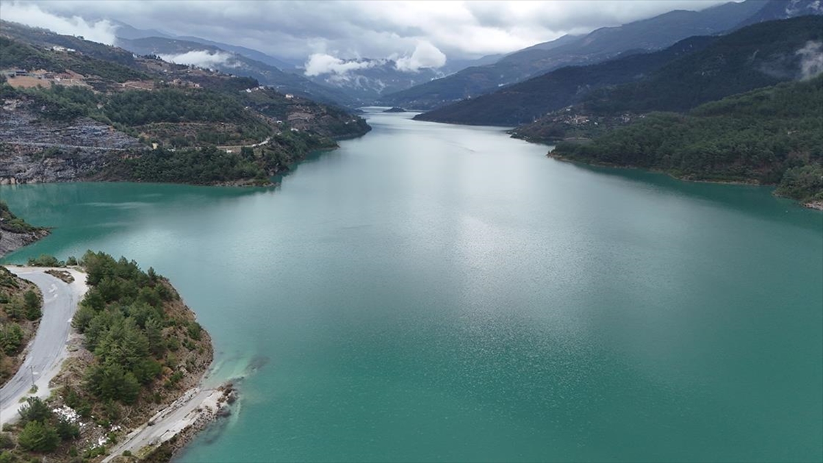 Alanya’da tam doluluğa ulaşan Dim Barajı’ndan su tahliyesi yapıldı