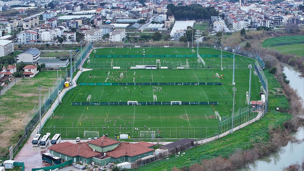 Antalya’da 1500’den fazla futbol takımı kamp yaptı