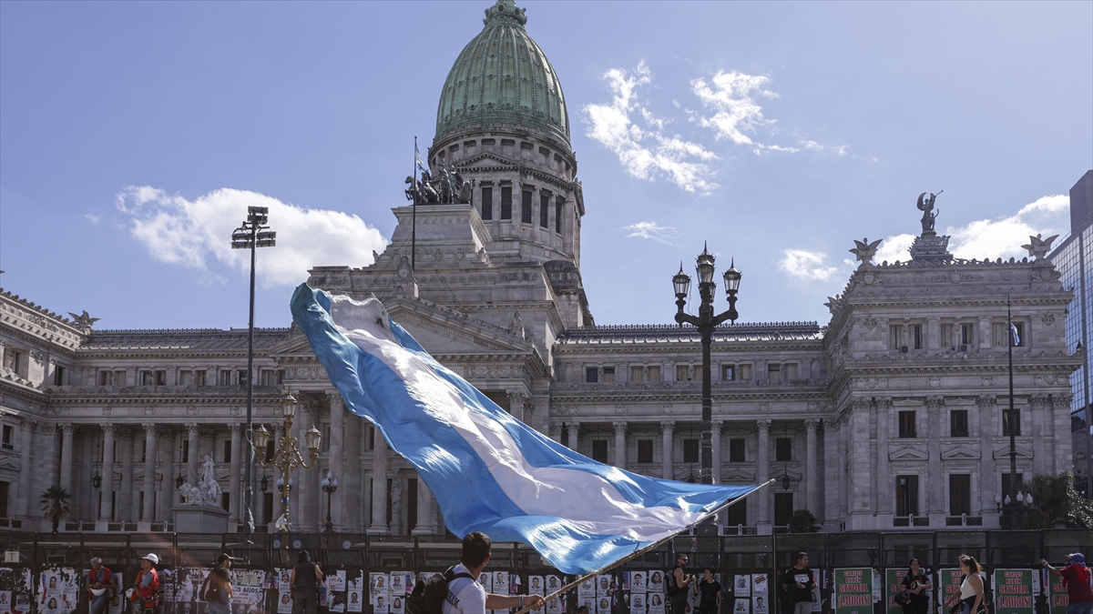 Arjantin’de binlerce kişi çalışma reformu yasa tasarısını protesto etti