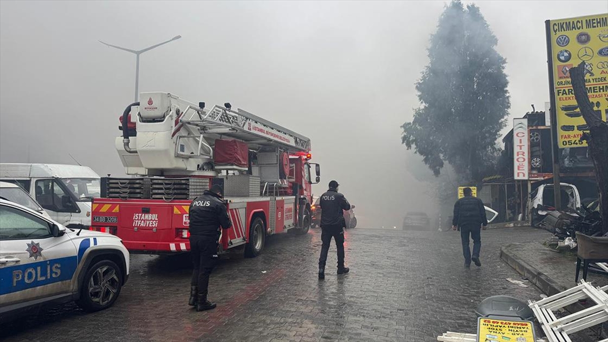 Başakşehir’de sanayi sitesinde çıkan yangın söndürüldü Başakşehir’de sanayi sitesinde çıkan yangın söndürüldü