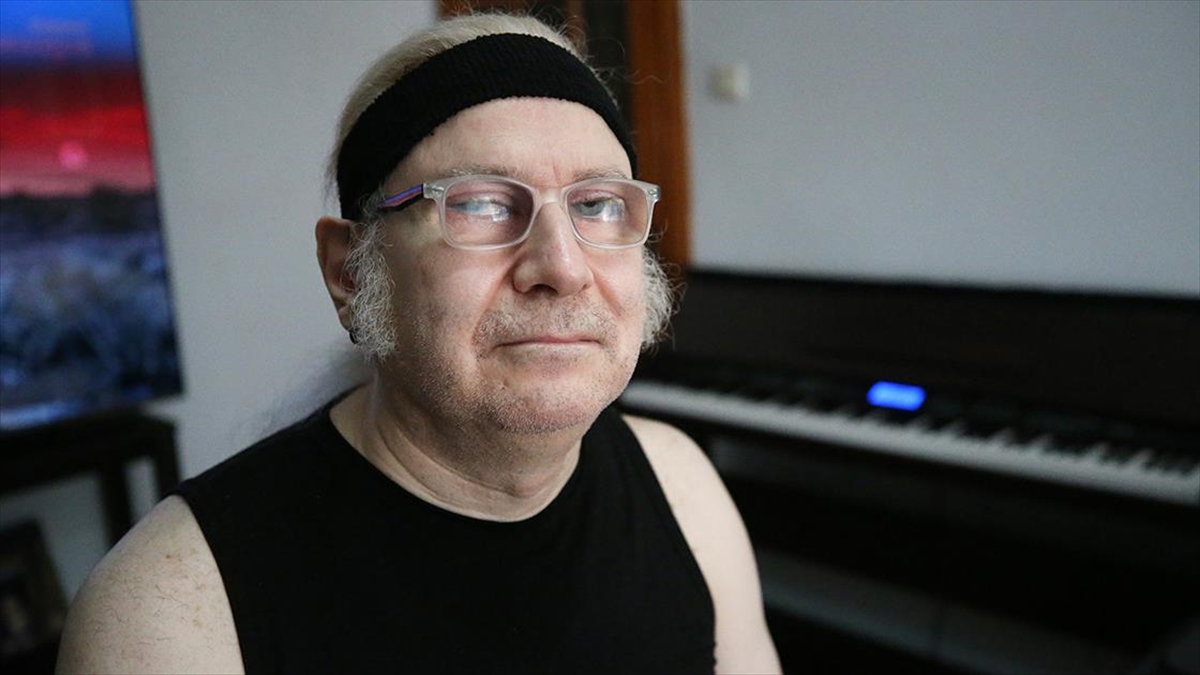 Besteleriyle hayata bağlanan görme engelli Öztürk’ün hedefi albüm çıkarmak Besteleriyle hayata bağlanan görme engelli Öztürk’ün hedefi albüm çıkarmak