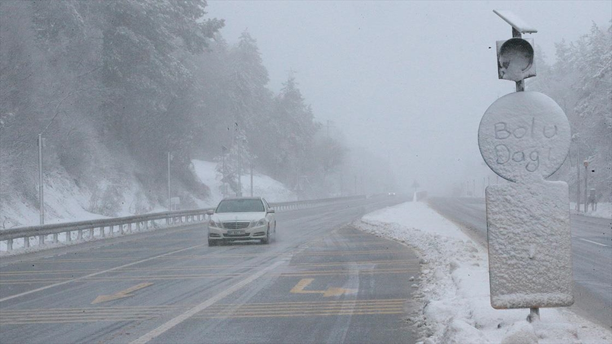Bolu Dağı’nda kar yağıyor