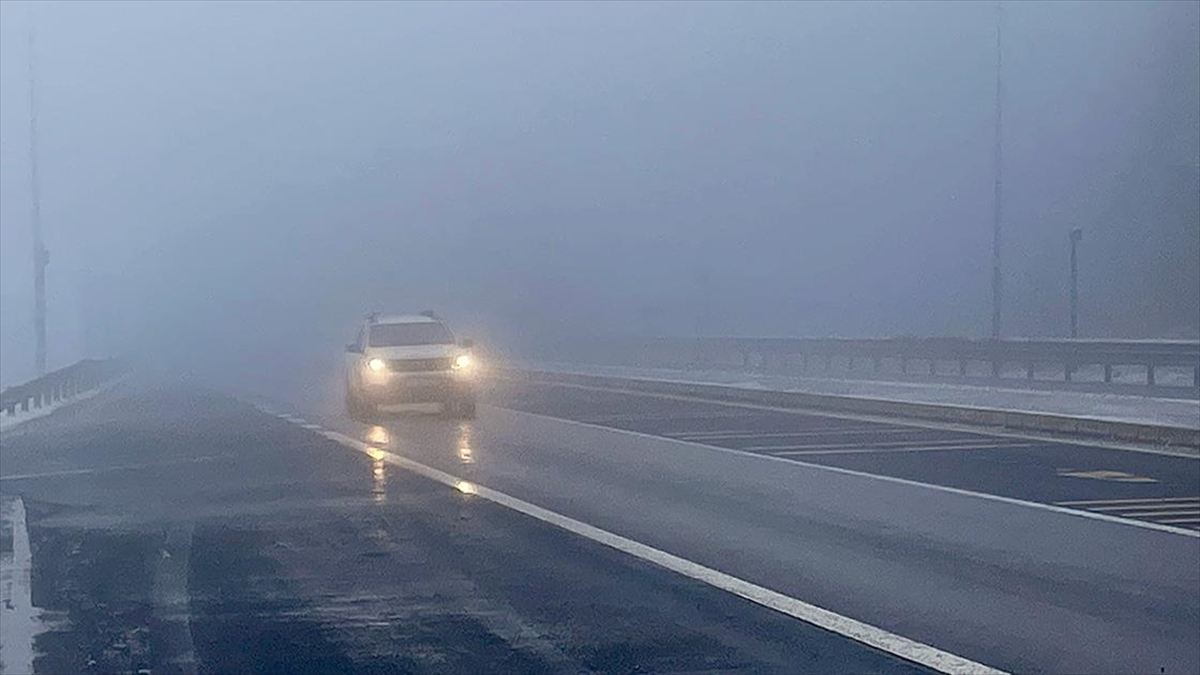 Bolu Dağı’nda sis etkili oluyor Bolu Dağı’nda sis etkili oluyor