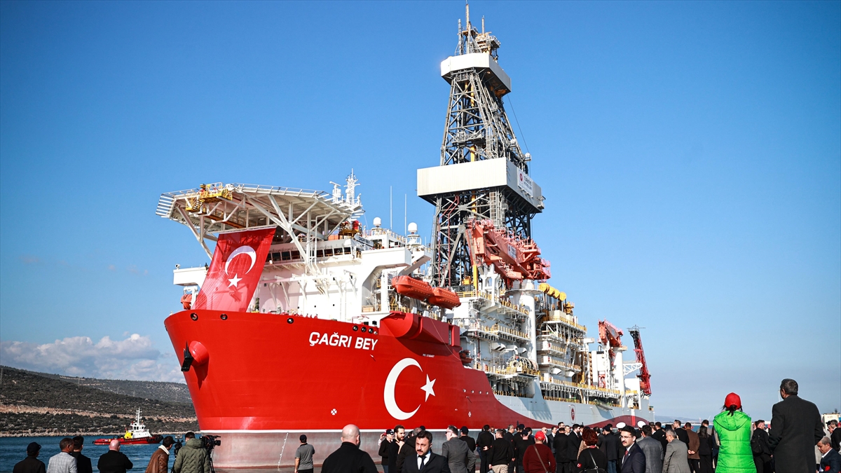 Çağrı Bey sondaj gemisi ilk görev yeri Somali’ye uğurlandı