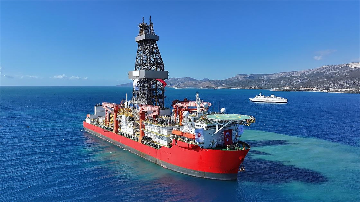 Çağrı Bey sondaj gemisi yarın Somali’ye doğru yola çıkacak Çağrı Bey sondaj gemisi yarın Somali’ye doğru yola çıkacak