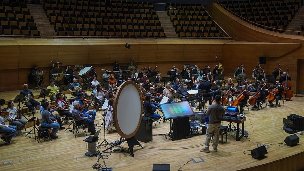 CSO evrenin varoluşunu müzikle anlatan “Kozmik Senfoni”nin Türkiye prömiyerine hazırlanıyor