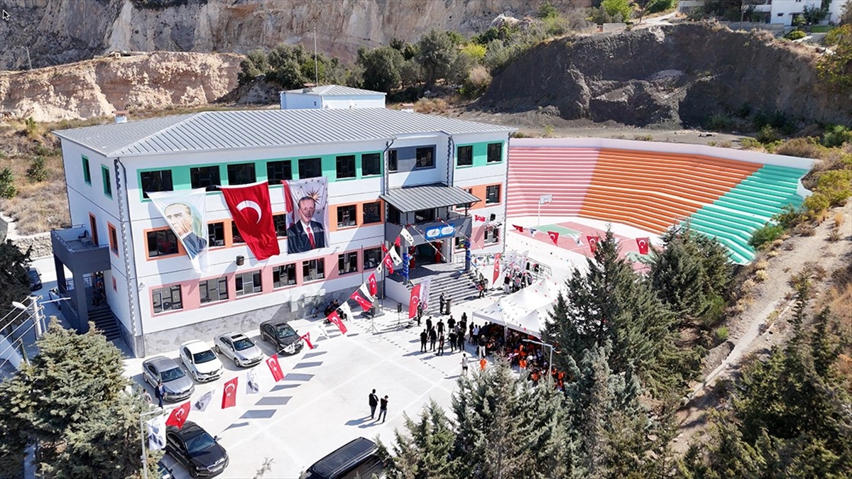 Depremlerden etkilenen Hatay, Adana ve Osmaniye’ye 292 yeni eğitim yuvası kazandırıldı Depremlerden etkilenen Hatay, Adana ve Osmaniye’ye 292 yeni eğitim yuvası kazandırıldı