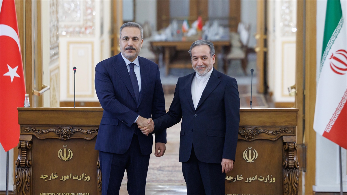 Dışişleri Bakanı Fidan, İranlı mevkidaşı Erakçi ile telefonda görüştü