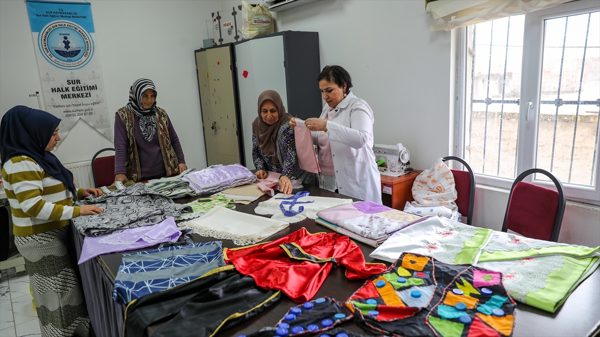 Diyarbakır’da kadınlar “sıfır atık” için çeyiz sandıklarını açtı Diyarbakır’da kadınlar “sıfır atık” için çeyiz sandıklarını açtı