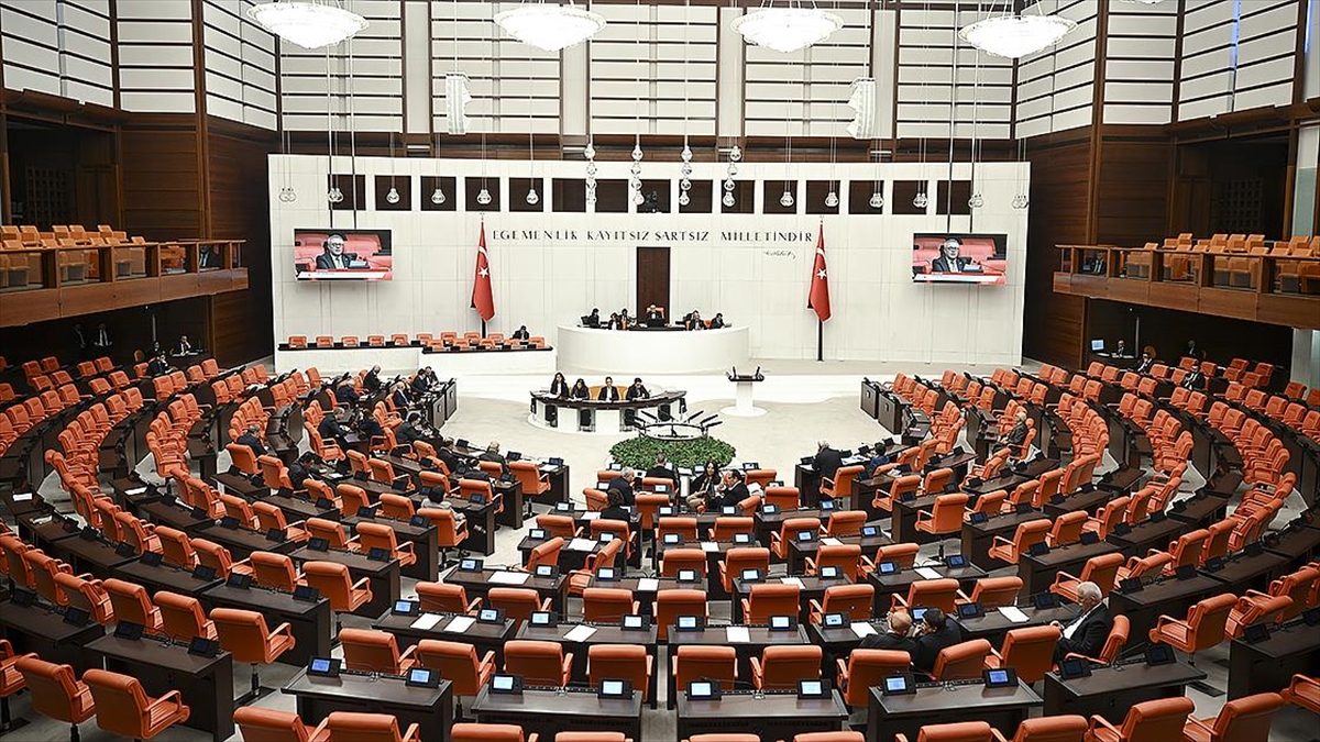 Doğum izni ile çocuklara yönelik sosyal medya düzenlemesinde sona gelindi