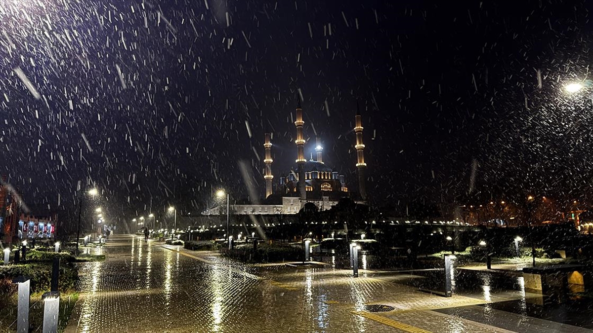Edirne’de kar yağışı başladı Edirne’de kar yağışı başladı