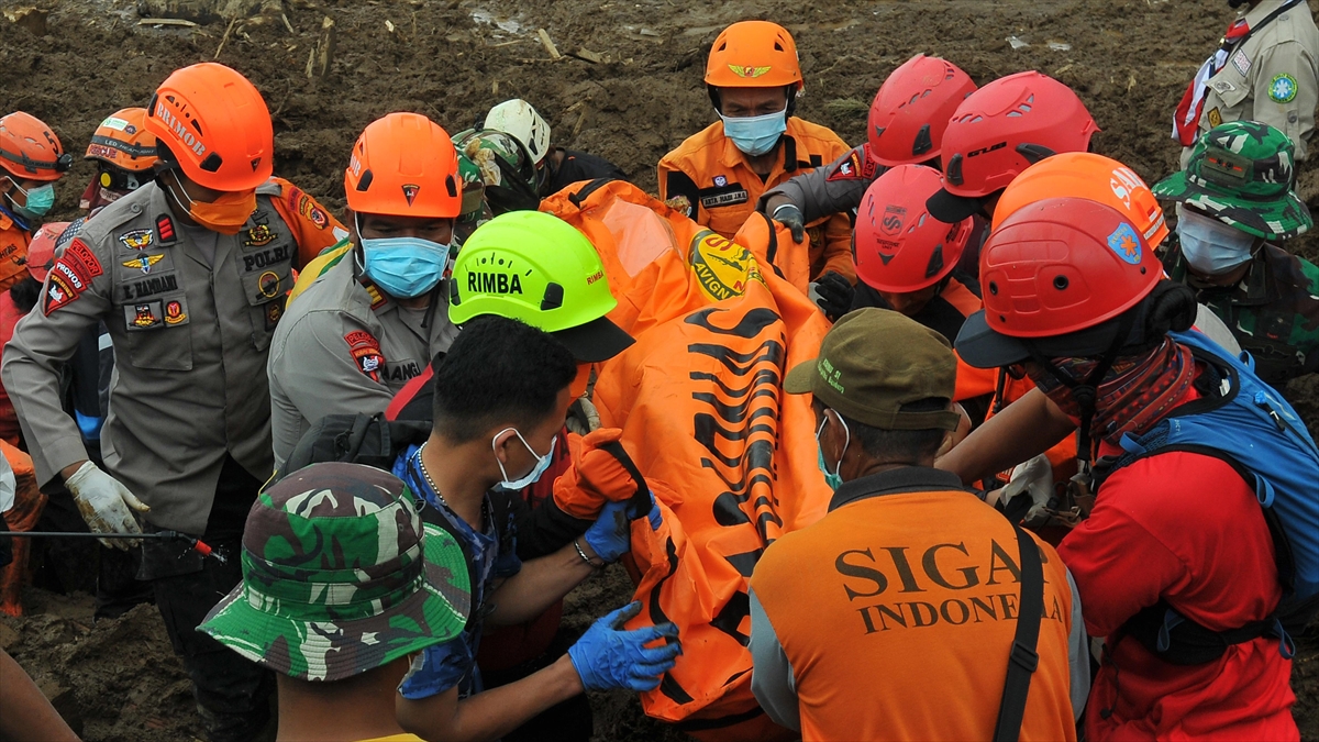 Endonezya’daki toprak kaymasında ölü sayısı 85’e yükseldi