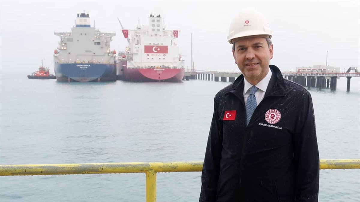Enerji ve Tabii Kaynaklar Bakanı Bayraktar: Yeni bir FSRU planlaması ve çalışması içerisindeyiz Enerji ve Tabii Kaynaklar Bakanı Bayraktar: Yeni bir FSRU planlaması ve çalışması içerisindeyiz
