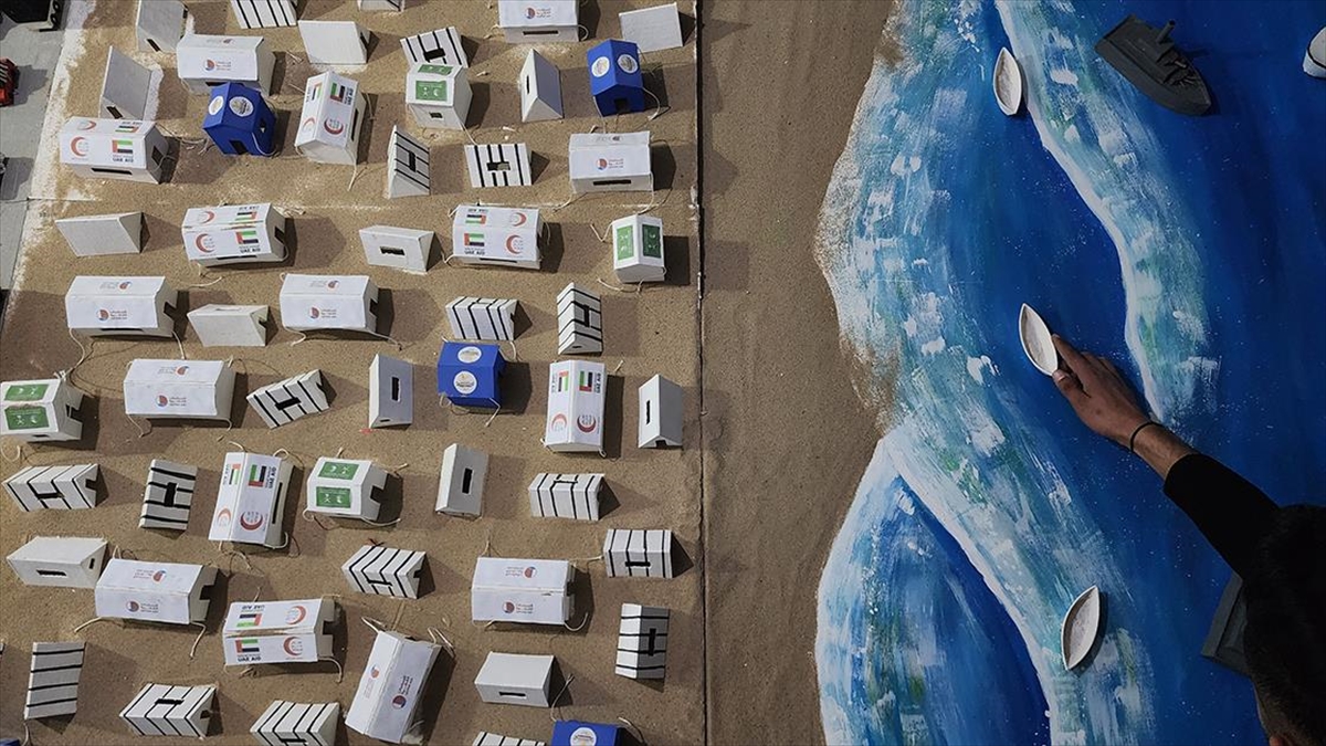 Filistinli gençler, İsrail’in Gazze’de oluşturduğu yıkımı maketlerle canlandırıyor