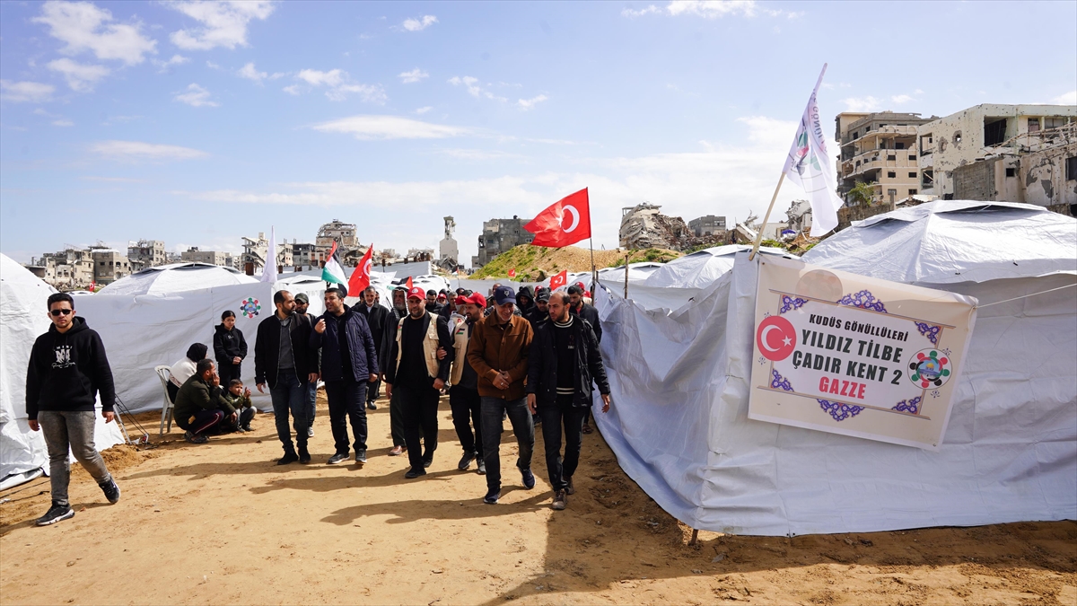 Gazze’de “2. Yıldız Tilbe Çadır Kenti” açıldı Gazze’de “2. Yıldız Tilbe Çadır Kenti” açıldı