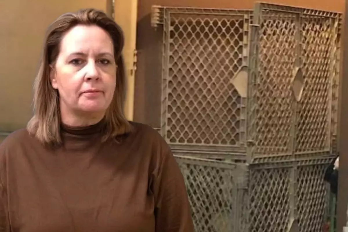 İnfial yaratan olay! Evlat edindiği 2 çocuğu kafese kapatıp yıllarca şiddet uyguladı… İnfial yaratan olay! Evlat edindiği 2 çocuğu kafese kapatıp yıllarca şiddet uyguladı…