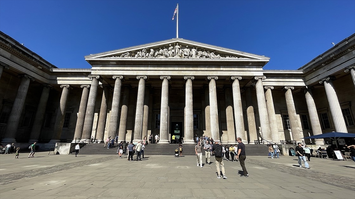 İngiltere’deki British Museum antik Orta Doğu sergilerindeki “Filistin” ifadesini kaldırdı İngiltere’deki British Museum antik Orta Doğu sergilerindeki “Filistin” ifadesini kaldırdı