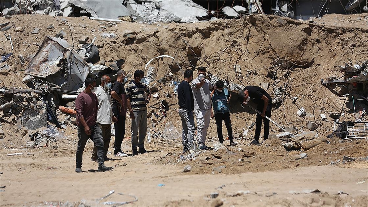 İsrail ablukası, enkaz altında kalan Filistinlilerin cesetlerinin çıkarılmasını durdurdu