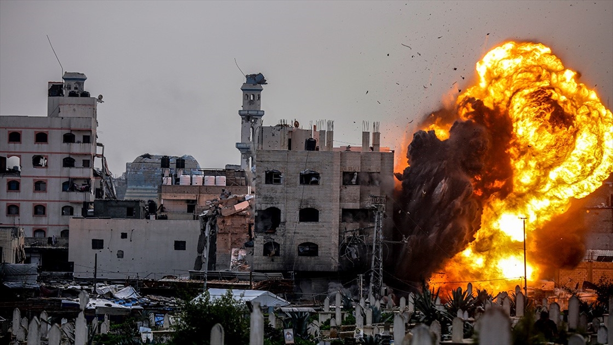 İsrail, ateşkesi ihlal ederek Gazze Şeridi’ne saldırılarını sürdürdü İsrail, ateşkesi ihlal ederek Gazze Şeridi’ne saldırılarını sürdürdü