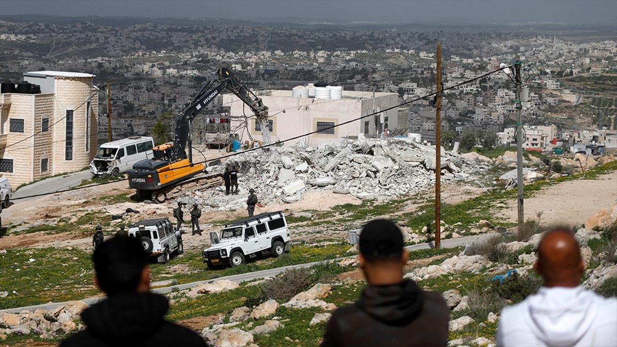 İsrail hükümeti, işgal altındaki Batı Şeria’da toprak gasbını “resmi hale getirecek” kararı onayladı İsrail hükümeti, işgal altındaki Batı Şeria’da toprak gasbını “resmi hale getirecek” kararı onayladı