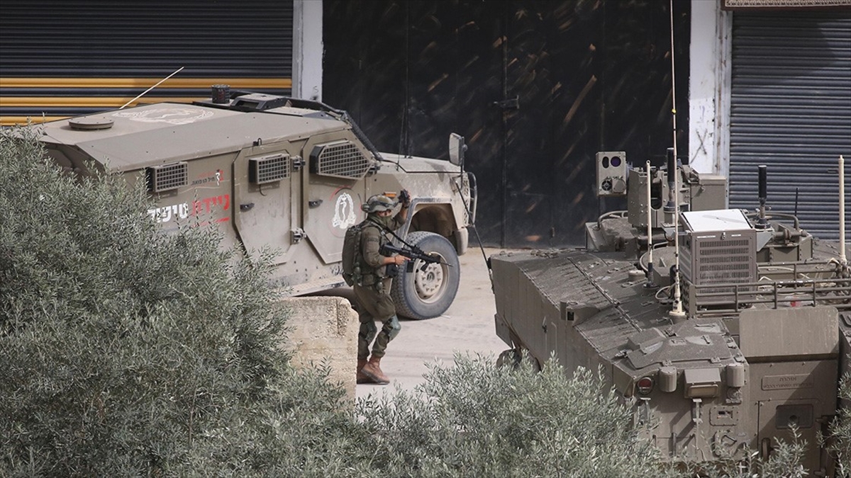 İsrail ordusu, işgal altındaki Batı Şeria’da baskınlar düzenledi