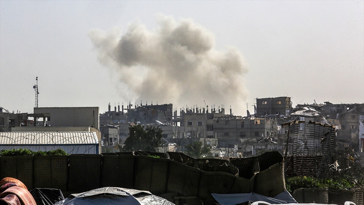 İsrail’in ateşkesi ihlal ederek Gazze’ye düzenlediği saldırılarda 10 Filistinli hayatını kaybetti İsrail’in ateşkesi ihlal ederek Gazze’ye düzenlediği saldırılarda 10 Filistinli hayatını kaybetti