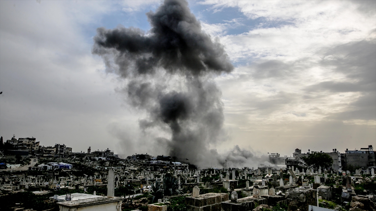İsrail’in Gazze’deki hava saldırılarında 4 Filistinli yaşamını yitirdi İsrail’in Gazze’deki hava saldırılarında 4 Filistinli yaşamını yitirdi