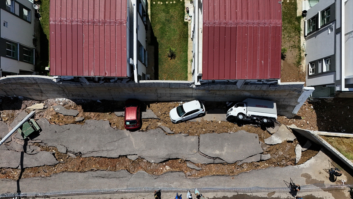 İzmir’de çöken istinat duvarıyla ilgili “acilen yeniden yapılmalı” raporu hazırlanmış