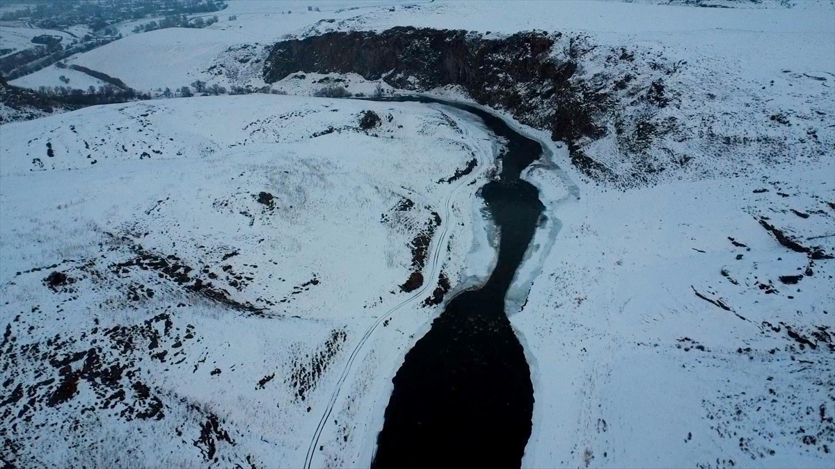 Karla kaplanan Akyaka Kanyonu dronla görüntülendi
