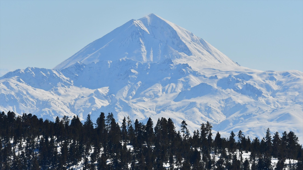 Kars’ta 1 metreyi aşan kar doğada güzel görüntüler oluşturdu Kars’ta 1 metreyi aşan kar doğada güzel görüntüler oluşturdu