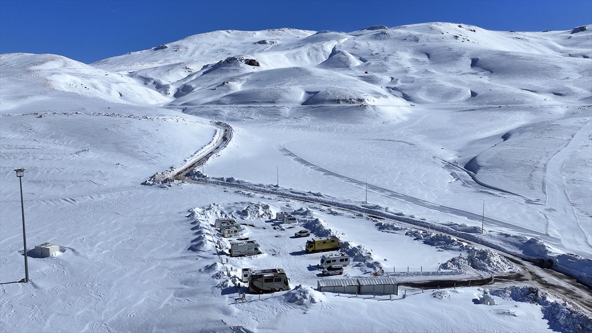 Kış turizm merkezi Erciyes, karavan tutkunu kayakseverlerin yeni rotası oldu Kış turizm merkezi Erciyes, karavan tutkunu kayakseverlerin yeni rotası oldu