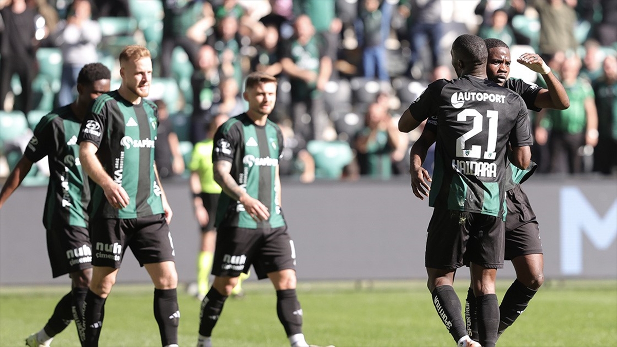 Kocaelispor’da hedef Süper Lig’deki çıkışını sürdürmek Kocaelispor’da hedef Süper Lig’deki çıkışını sürdürmek