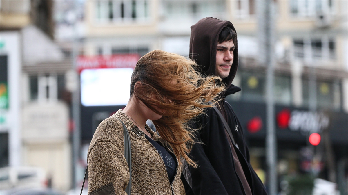 Marmara’nın ve Ege’nin batı kesimleri için kuvvetli rüzgar uyarısı