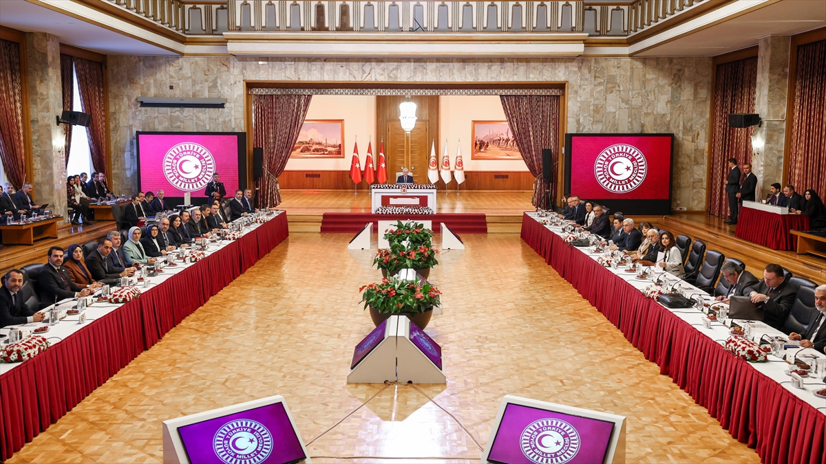 Milli Dayanışma, Kardeşlik ve Demokrasi Komisyonu toplantısında, hazırlanan rapor oylanacak Milli Dayanışma, Kardeşlik ve Demokrasi Komisyonu toplantısında, hazırlanan rapor oylanacak