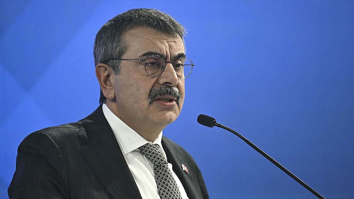 Milli Eğitim Bakanı Tekin, Meclis’te gazetecilerin sorularını yanıtladı Milli Eğitim Bakanı Tekin, Meclis’te gazetecilerin sorularını yanıtladı