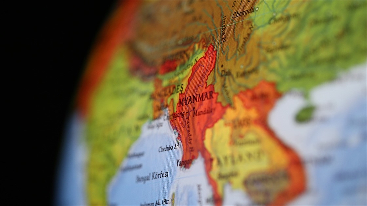 Myanmar’da ordunun Arakan ve Sagaing bölgelerine düzenlediği hava saldırılarında 26 sivil öldü Myanmar’da ordunun Arakan ve Sagaing bölgelerine düzenlediği hava saldırılarında 26 sivil öldü