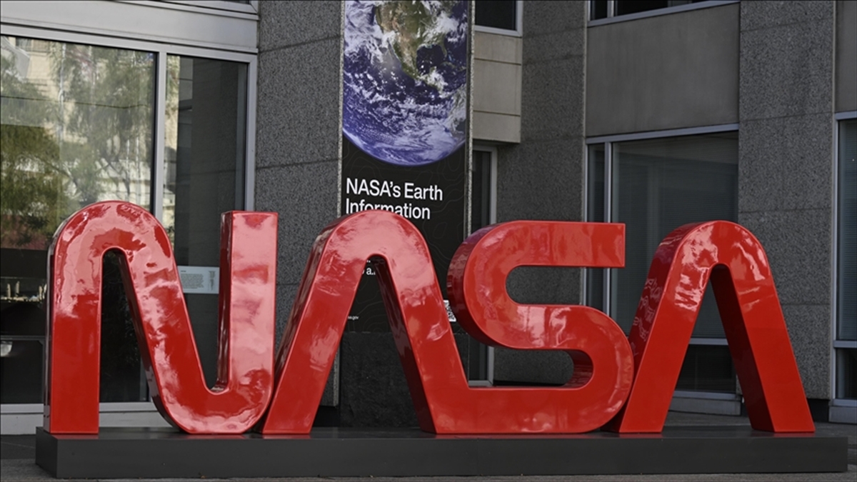 NASA, Artemis II roketini tamir için fırlatma rapmasından hangara çekiyor NASA, Artemis II roketini tamir için fırlatma rapmasından hangara çekiyor