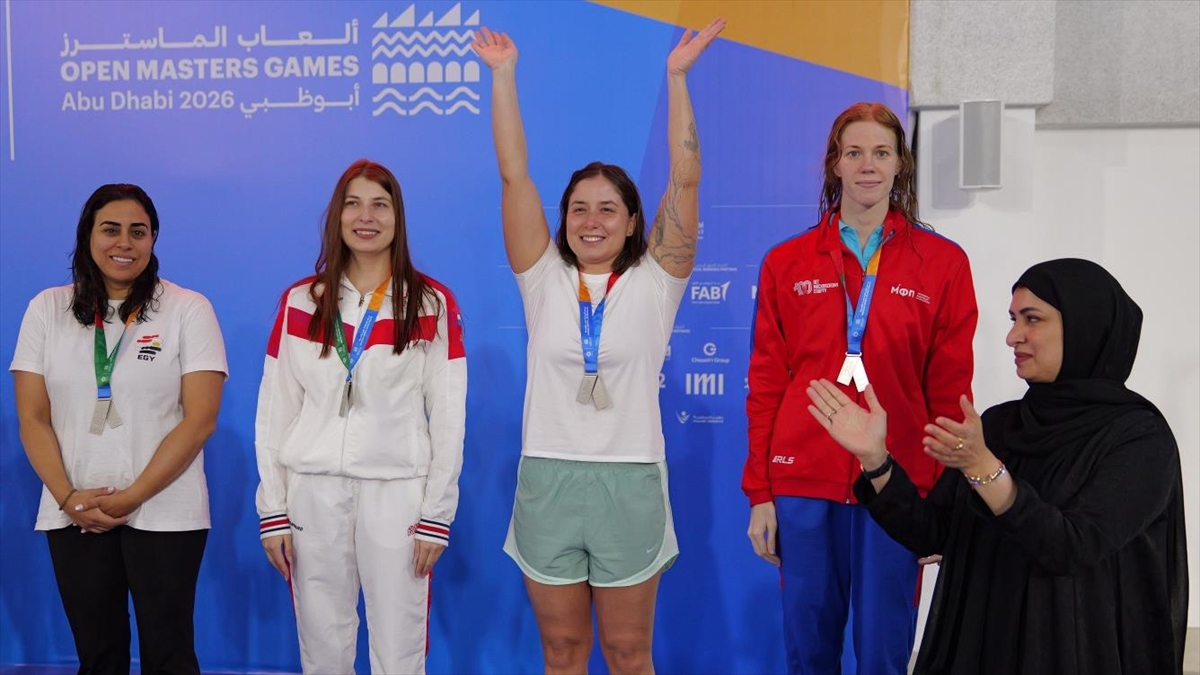 Rekortmen yüzücü Bengisu Avcı’dan yeni masterler Türkiye rekoru