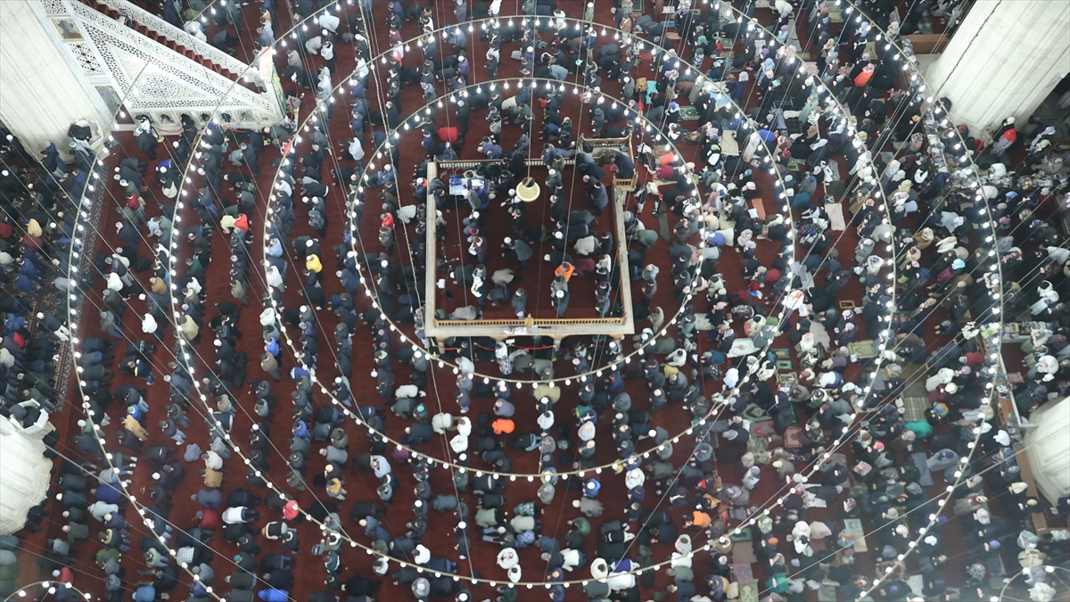 Restorasyonu tamamlanan Selimiye Camisi’nde teravih yoğunluğu